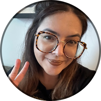 foto da Simone de olhos fechados